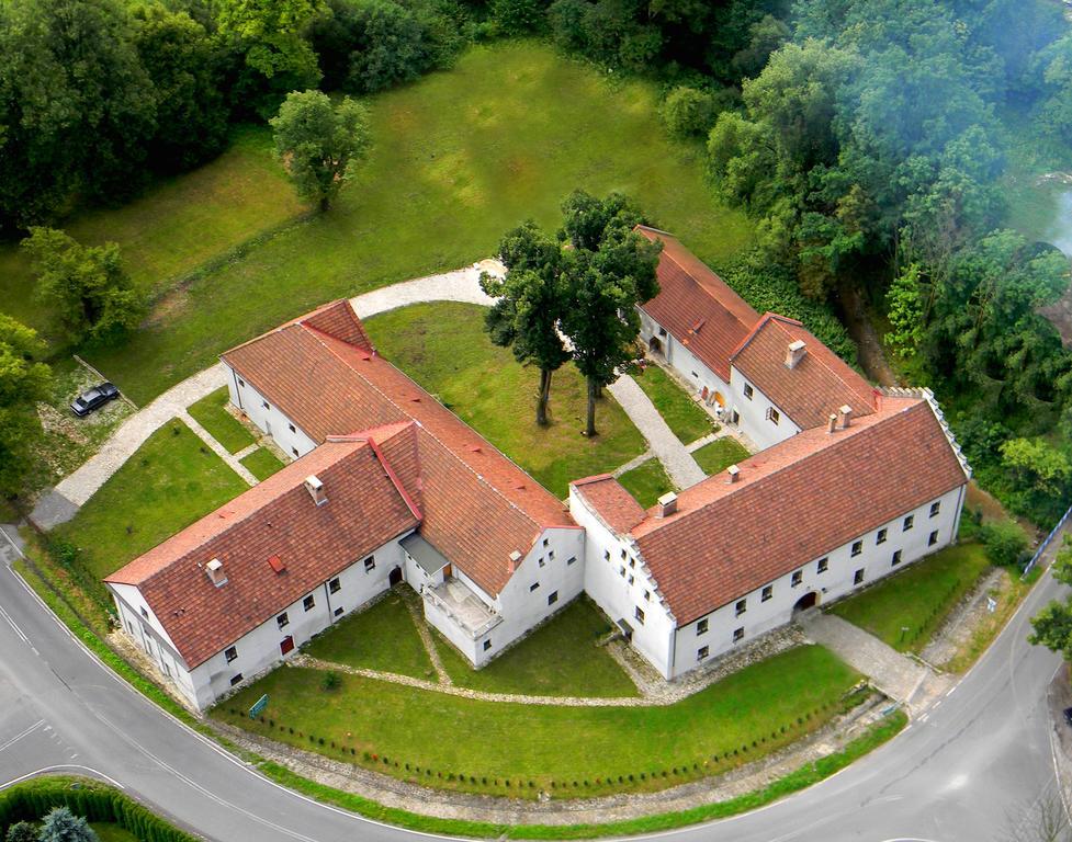 Zamek W Dziegielowie Buitenkant foto